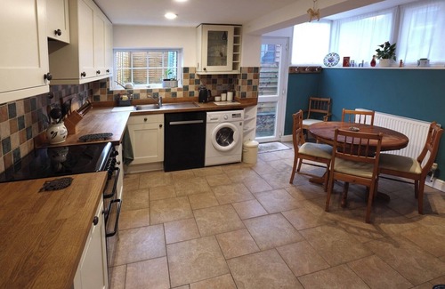Ilminster House | Charming 2BR Edwardian House in Market Town