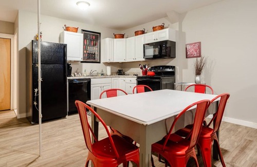 Delhi Apartment | Charming 2BR In-Town Stay Near SUNY Delhi | Cool, Comfy & Walkable Fun