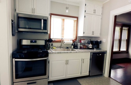 Terre Haute House | Charming 2BR/King Bed Firepit 9 Min to ISU