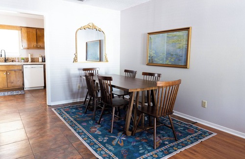 Mobile Apartment | Charming 2BR Retreat Pets Welcome!