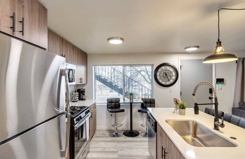 Downtown Salt Lake City Apartment | Charming 2BR w King Queen Close to SLC