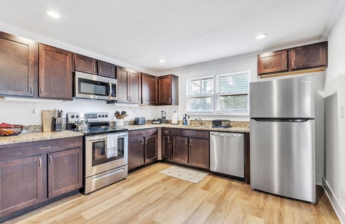 Greenville House | Charming 2BR Walkable to Swamp Rabbit Trail