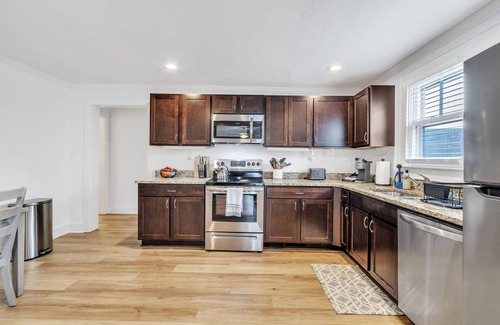 Greenville House | Charming 2BR Walkable to Swamp Rabbit Trail