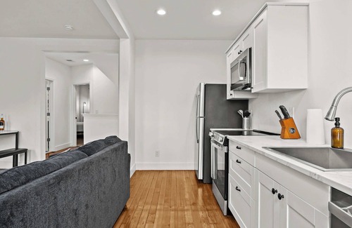 Shelby Park Apartment | Charming 2nd-Floor Flat: 3BR, 2BA, Free Parking