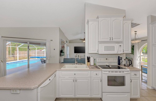 North Port House | Charming 3/2 Home W/Saltwater & Heated Pool Near Several Beautiful Beaches