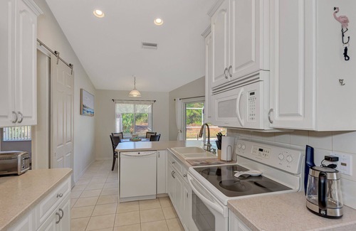 North Port House | Charming 3/2 Home W/Saltwater & Heated Pool Near Several Beautiful Beaches
