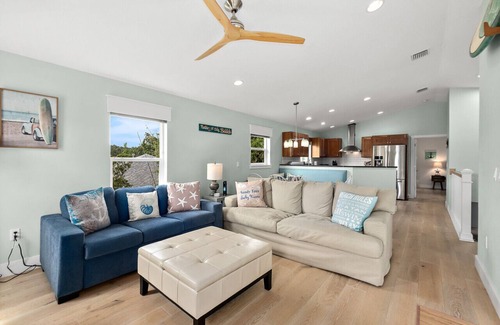 Marineland Acres House | Charming 3-Bed 2.5-Bath Secluded Oasis Just 1 Block from the Beach + Open-Air & Screened Deck