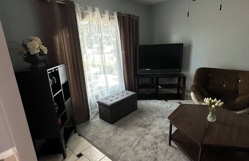 North Hollywood House | Charming 3-Bed, 2-Bath House in North Hollywood