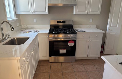 Wall House | Charming 3 BED, 2 BATH shorehouse only 8 houses to beach , boardwalk & eateries!