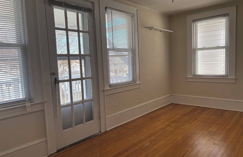 Wall House | Charming 3 BED, 2 BATH shorehouse only 8 houses to beach , boardwalk & eateries!