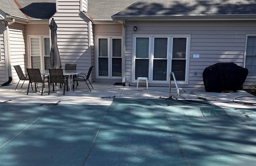 Mableton House | Charming 3-bed, 2-bath house in Mableton with Wi-Fi, seasonal pool, firepit