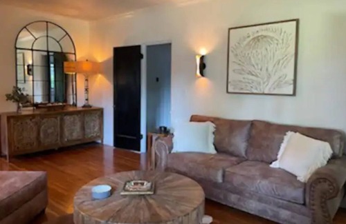 Jackson House | Charming 3 bed 2 bath w/Pool