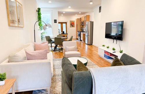 Kingman Park Bed & Breakfast | Charming 3 Bed, 3 Bath B&B in Vibrant Capitol Hill.