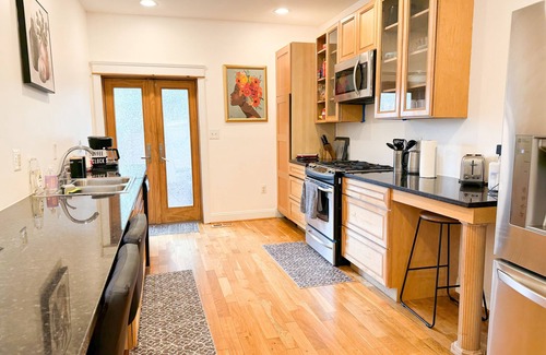 Kingman Park Bed & Breakfast | Charming 3 Bed, 3 Bath B&B in Vibrant Capitol Hill.