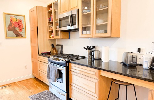 Kingman Park Bed & Breakfast | Charming 3 Bed, 3 Bath B&B in Vibrant Capitol Hill.