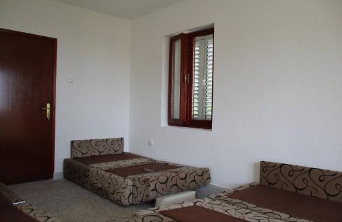 Podmaine Apartment | Charming 3-Bed Apartment in Budva with Garden and Ocean Views