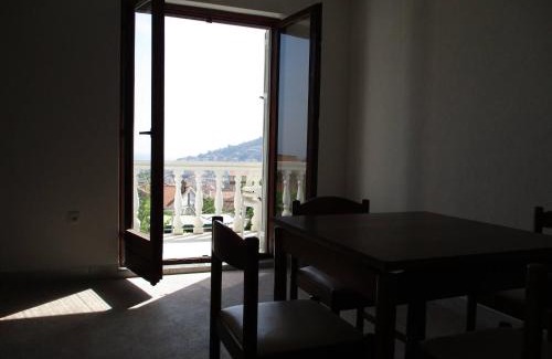 Podmaine Apartment | Charming 3-Bed Apartment in Budva with Garden and Ocean Views