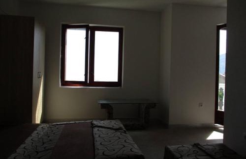 Podmaine Apartment | Charming 3-Bed Apartment in Budva with Garden and Ocean Views