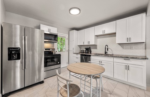 Sylvan Hills House | Charming 3 Bed Bungalow Family Retreat: Sleeps 6