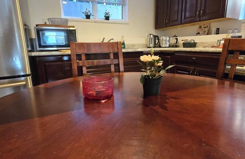 District of North Vancouver Apartment | Charming 3-bedroom apartment in North Vancouver