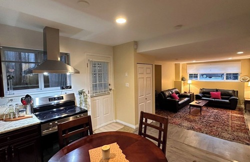 District of North Vancouver Apartment | Charming 3-bedroom apartment in North Vancouver