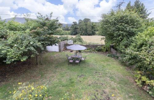 Crickhowell House | Charming 3-Bed Cottage by the River Usk