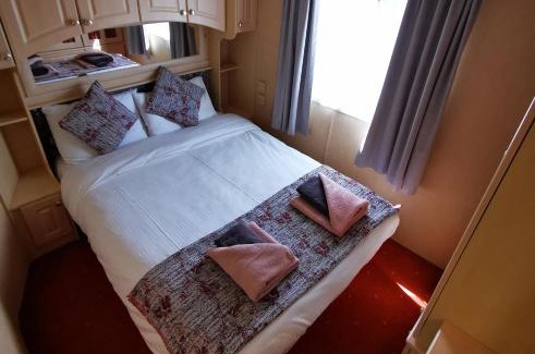Hamworthy House | Charming 3-Bed Holiday Home in Poole Rockley Park