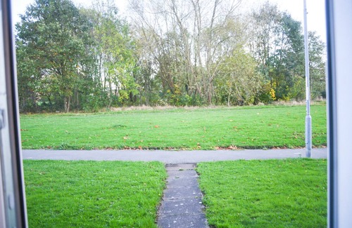 Willenhall House | Charming 3-Bed Home in Midlands, Ideal for Contractors, Families, and Friends!"