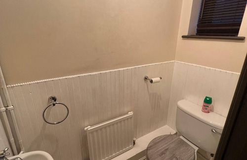 Chafford Hundred House | Charming 3-Bed House - Sleeps 6, Parking & Garden