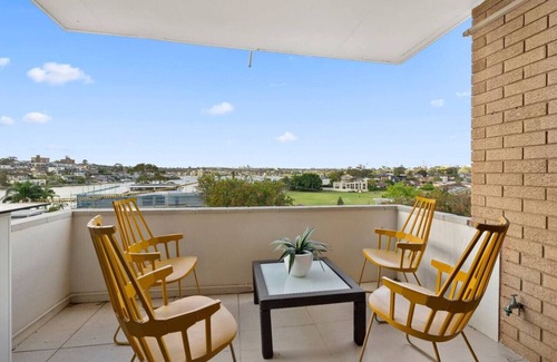 Russell Lea Apartment | Charming 3-Bed Unit w/Views