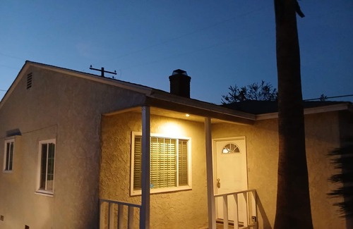 Santa Fe Springs House | Charming 3-bedroom house with WiFi, AC in nice Santa Fe Springs