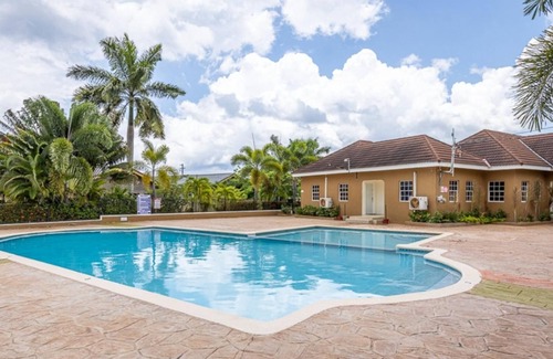 Greenwich Park House | Charming 3-bed Villa in St Ann bay nr Cove Beach!