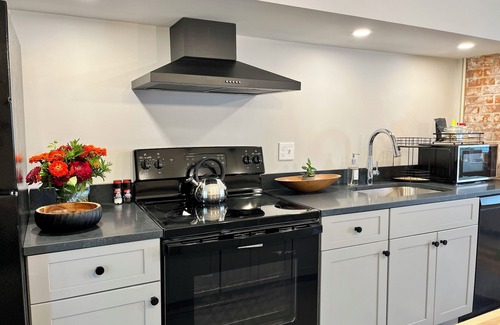 Shelburne Falls Apartment | Charming 3-Bedroom Family Retreat, DOWNTOWN Shelburne Falls. Walk to Everything!