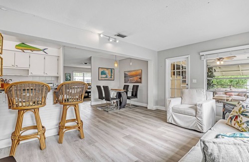 Lake Clarke Shores House | Charming 3-bedroom poolhome with hot-tub close to PBI & Downtown West Palm Beach