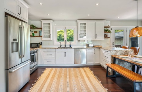 Port Weller House | Charming 3-Bedroom Orchard Retreat with Private Pool & Sauna | Sleeps 7