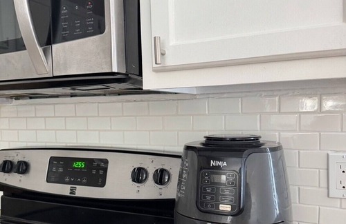 Fredericksburg House | Charming 3-bedroom house with WiFi, AC in Fredericksburg