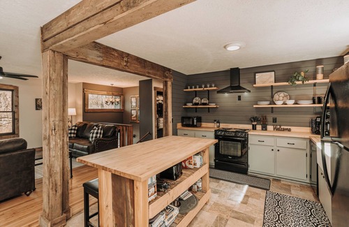 Hendersonville House | Charming 3-bedroom Mountain Escape in Hendersonville