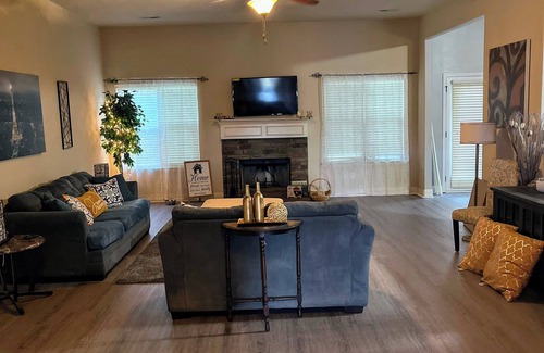 Fort Mitchell House | Charming 3-bedroom house with WiFi, AC in delightful Fort Mitchell