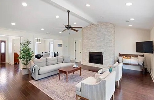 Eden Isle House | Charming 3-bedroom house with WiFi and AC blocks from the Eden Isle Marina!