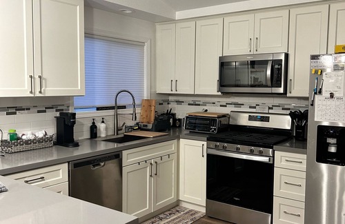 McKinleyville House | Charming 3-bedroom house in McKinleyville with fitness room-Near beach & Airport