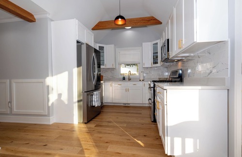 New Fairfield House | Charming 3-bedroom modern house near lake and state park