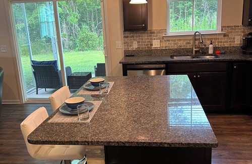 Richmond Hill House | Charming 3-bedroom house 27 minutes from downtown Savannah