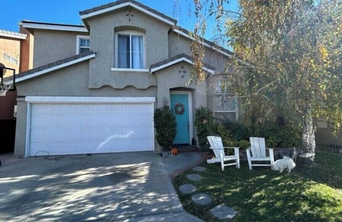 Santa Clarita House | Charming 3 Bedroom Pool &Hot Tub