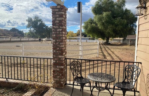 Canyon Country House | Charming 3-Bedroom Newly Remodeled Guest House on Equestrian Ranch