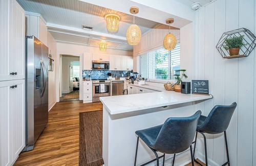 Downtown Dunedin Cottage | Charming 3-bedroom/2-bath Cottage with Hot Tub Downtown Dunedin