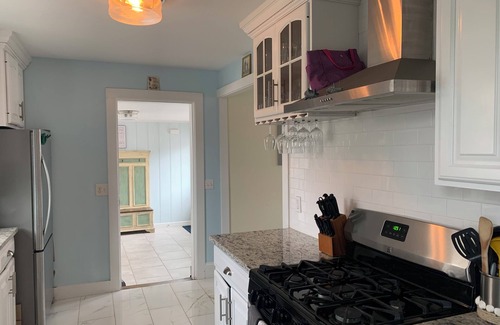 West Hyannisport House | CHARMING 3 BEDROOM, 2 BATH, PET FRIENDLY HOUSE-A/C-BEACH PASS INCLUDED