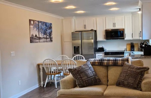 Landrum House | Charming 3-bedroom 2-Bath house with WiFi and AC in lovely Landrum