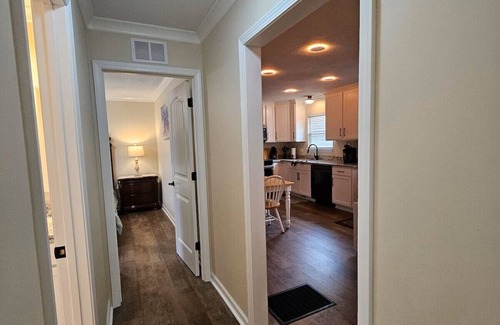 Landrum House | Charming 3-bedroom 2-Bath house with WiFi and AC in lovely Landrum