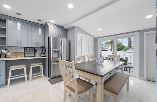 East Massapequa Apartment | Charming 3-bedroom 2-bath apartment with AC, WiFi in fabulous Amityville