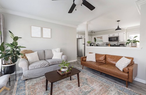 Four Corners House | Charming 3-bedroom 2 Bath House with Nice Backyard, Near Airport in Nashville